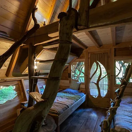 Séjour à la campagne L'arbre A Guyonvelle